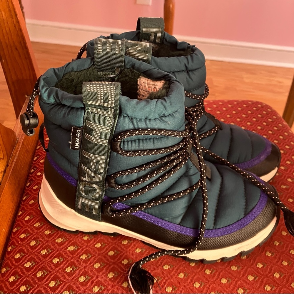 The north face women’s puffer winter boots quiltedsize 5